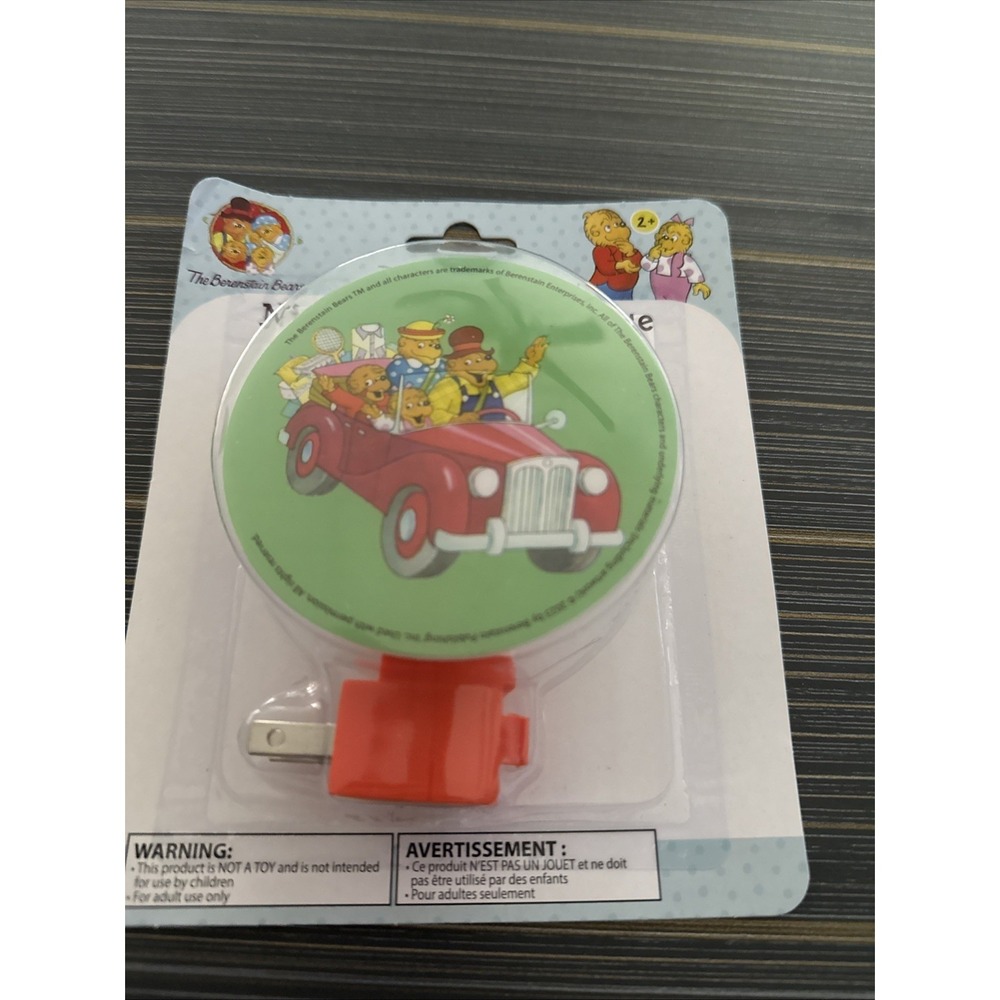 The Berenstain Bears LED Night Light w/ Manual On/Off Switch, New Sealed